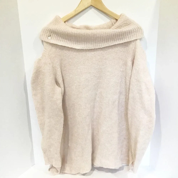 Lane Bryant Sweaters - Lane Bryant Cold Shoulder Pink Sweater 14/16 NWT